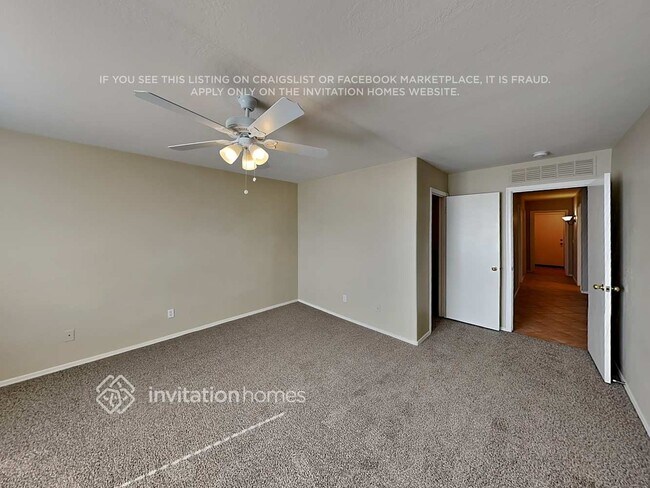 Foto del edificio - 16059 W Larkspur Dr