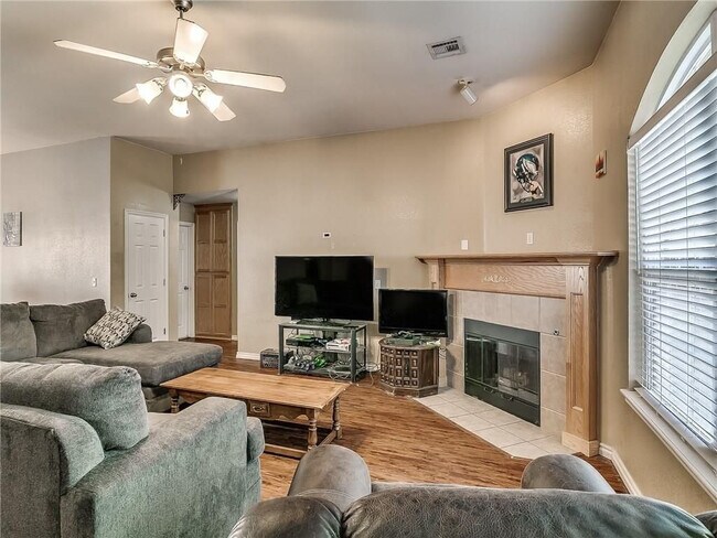 Foto del edificio - COMING SOON!! Spacious 3-Bed Home with Premium Amenities in Oklahoma City!