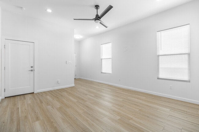 Building Photo - 2604 Kerria Ave