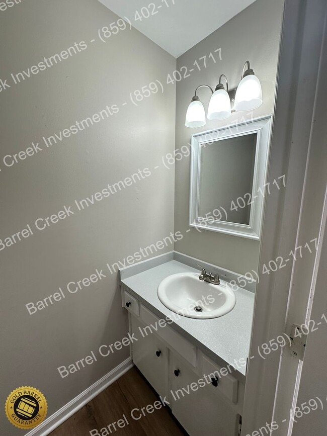 Foto del edificio - 2-Bed 1.5-Bath Townhome