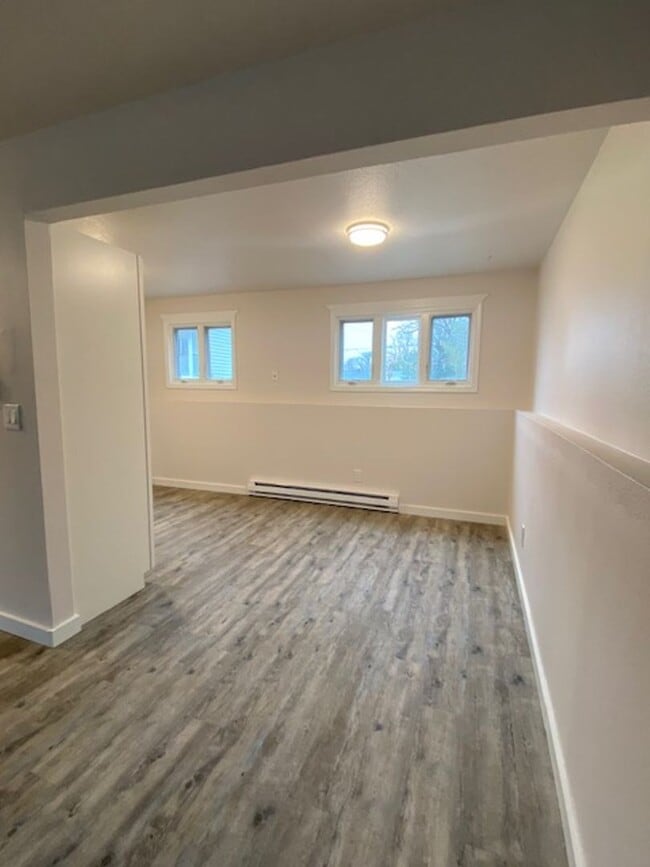 Building Photo - 632