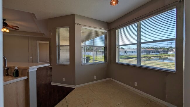 Breakfast Nook - 12424 25th Ct E