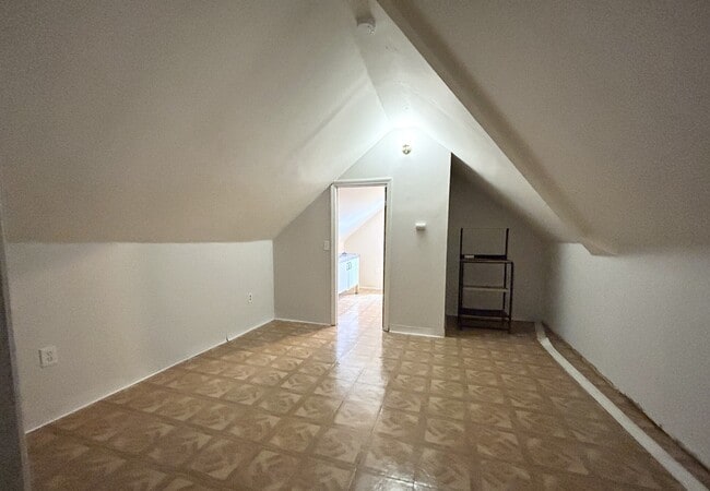 Building Photo - 22 Humphreys St