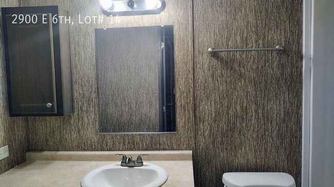 Building Photo - 2900 E 6th Ave