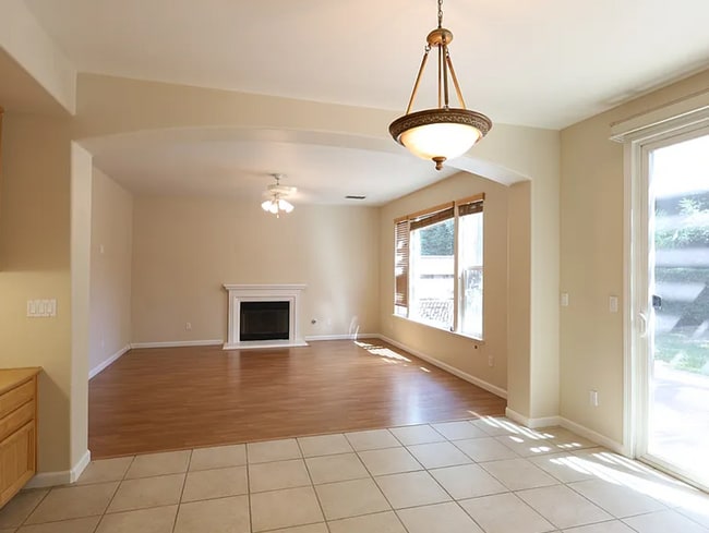 Building Photo - New Renovation* Prestigious Spacious 4 Bedroom