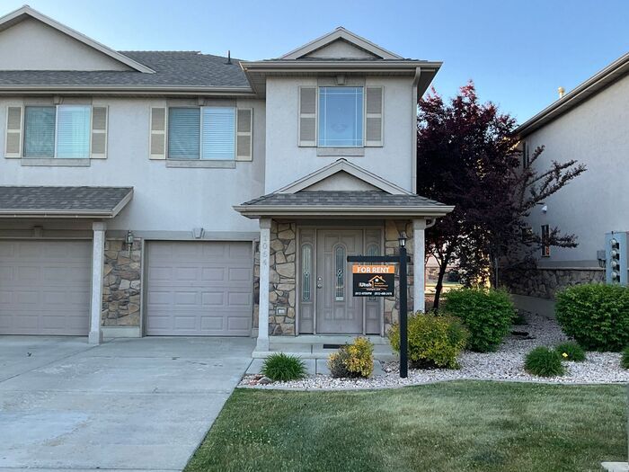 Primary Photo - 3 bedroom 2 1/2 Bath Townhouse- Partially ...