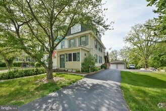 Building Photo - 9 W Wissahickon Ave