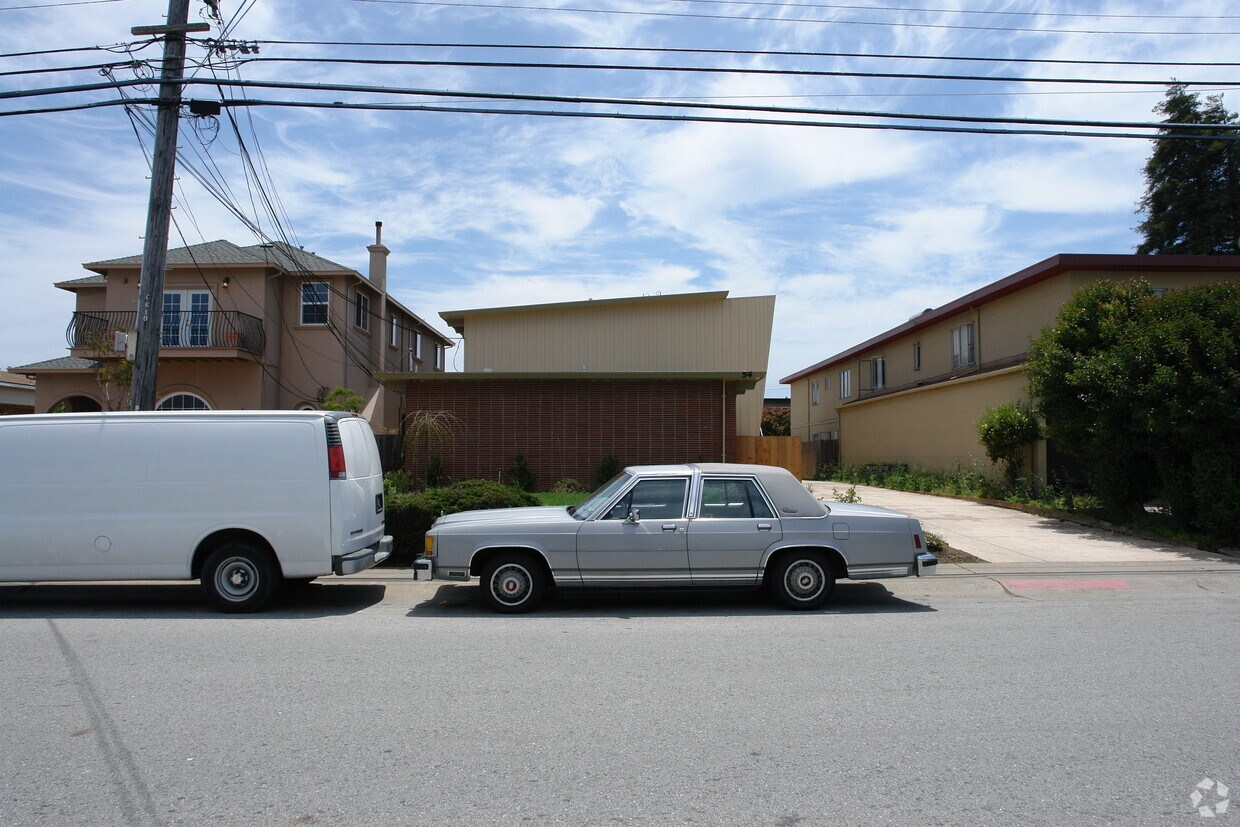 Building Photo - 54 E 39th Ave