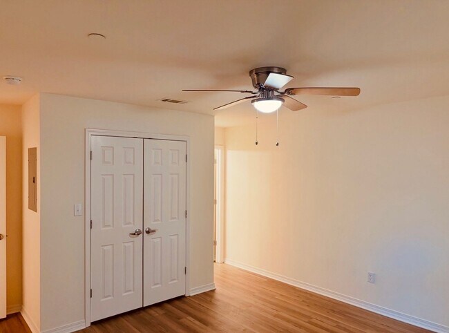 Foto del edificio - 965 Middle Ln