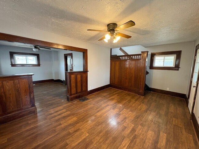 Foto del edificio - Four bedroom one bathroom home for rent