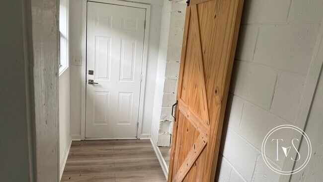 Building Photo - 627 W 48th St