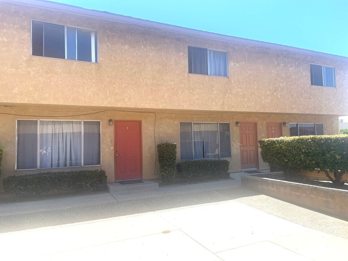 203 Roschelle Ln Unit 203C, Santa Maria, CA 93458 Room for Rent in