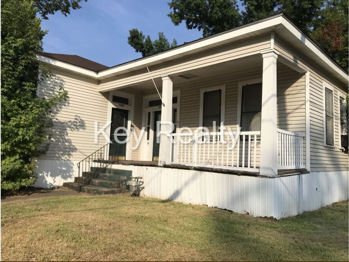 Primary Photo - 1802 - A Marye St. - Duplex on the corner ...