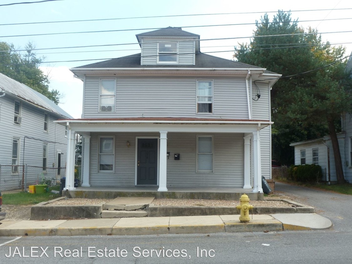 336 E Fort St, Shippensburg, PA 17257 Room for Rent in Shippensburg