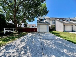 Building Photo - 1611 Slidell Ln