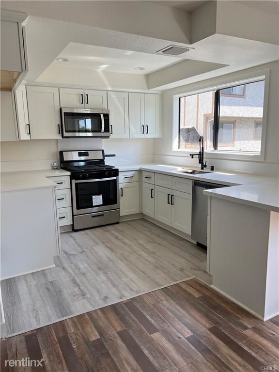 Foto del edificio - 3 br, 1.5 bath House - 10338 Zelzah Ave Un...