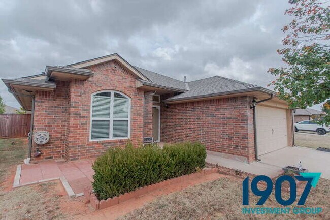 Foto del edificio - Stunning 3-Bedroom Home in OKC with Modern...