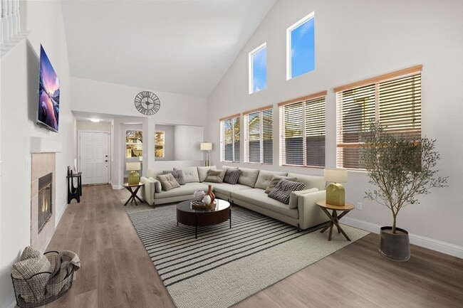 Building Photo - Gorgeous 3 Bedroom In Desired Natomas Park...