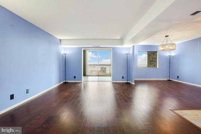 Building Photo - 5903 Mt Eagle Dr