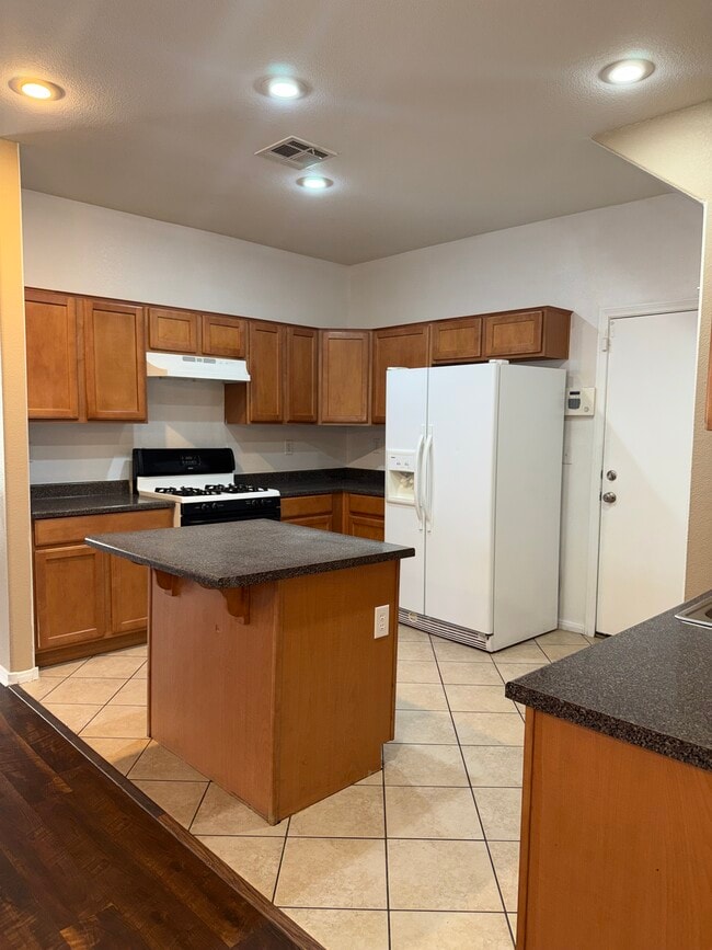 Building Photo - 10519 Allegrini Dr