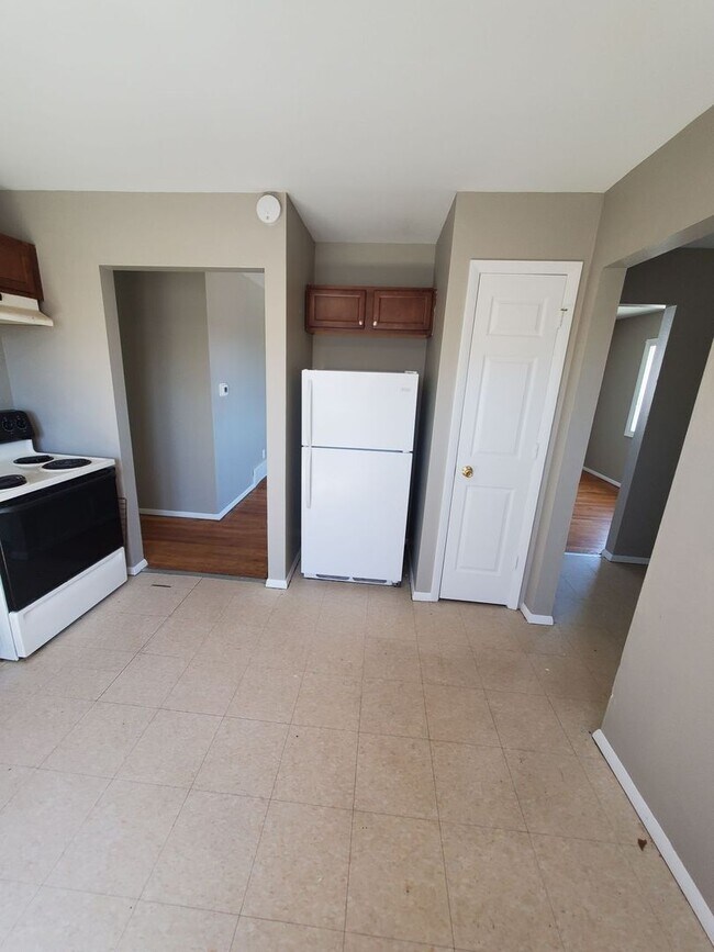 Foto del edificio - 5917-5919 N 83rd St. (Duplex)