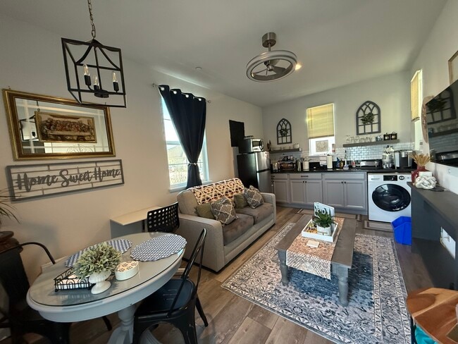 Building Photo - 731 Hydrangea Dr