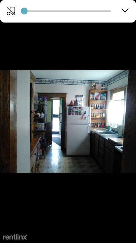 Building Photo - 3 br, 1 bath Apartment - 226 Marston St
