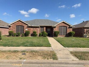 Building Photo - 2333 Cedarwood Dr