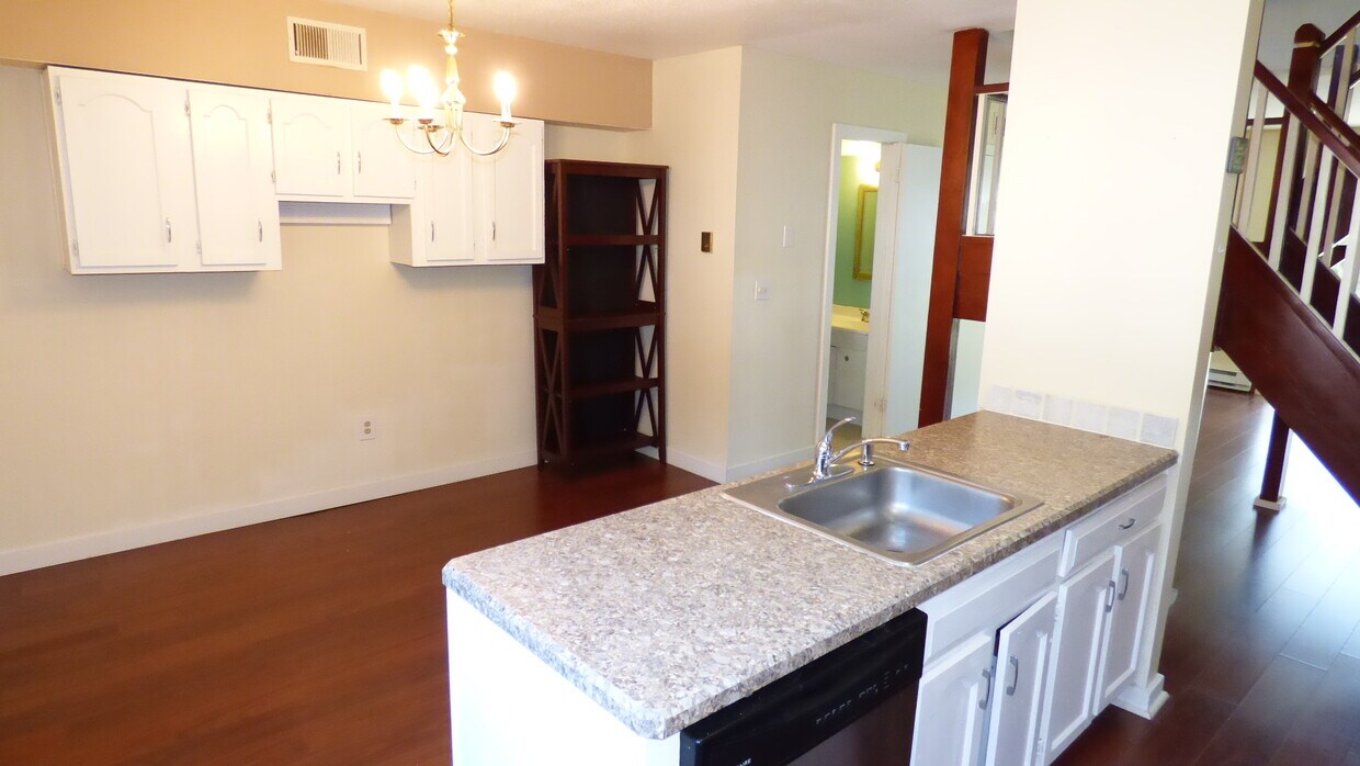 37 Shad Row, Suffield, CT 06078 Townhome Rentals in Suffield CT