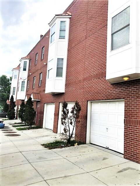 Building Photo - 534 N Front St