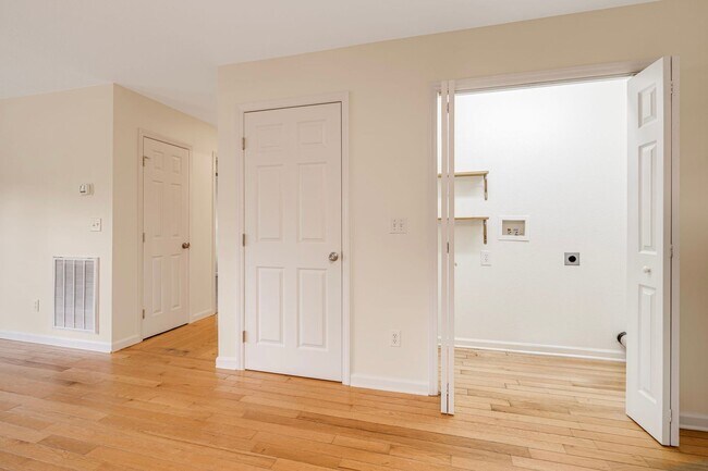 Foto del edificio - 3-Bedroom Home in West Asheville with Fenced-In Yard