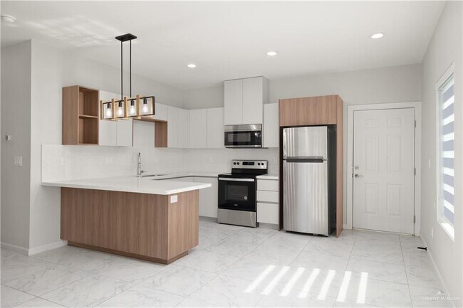 Building Photo - 9 Hidden Hls St