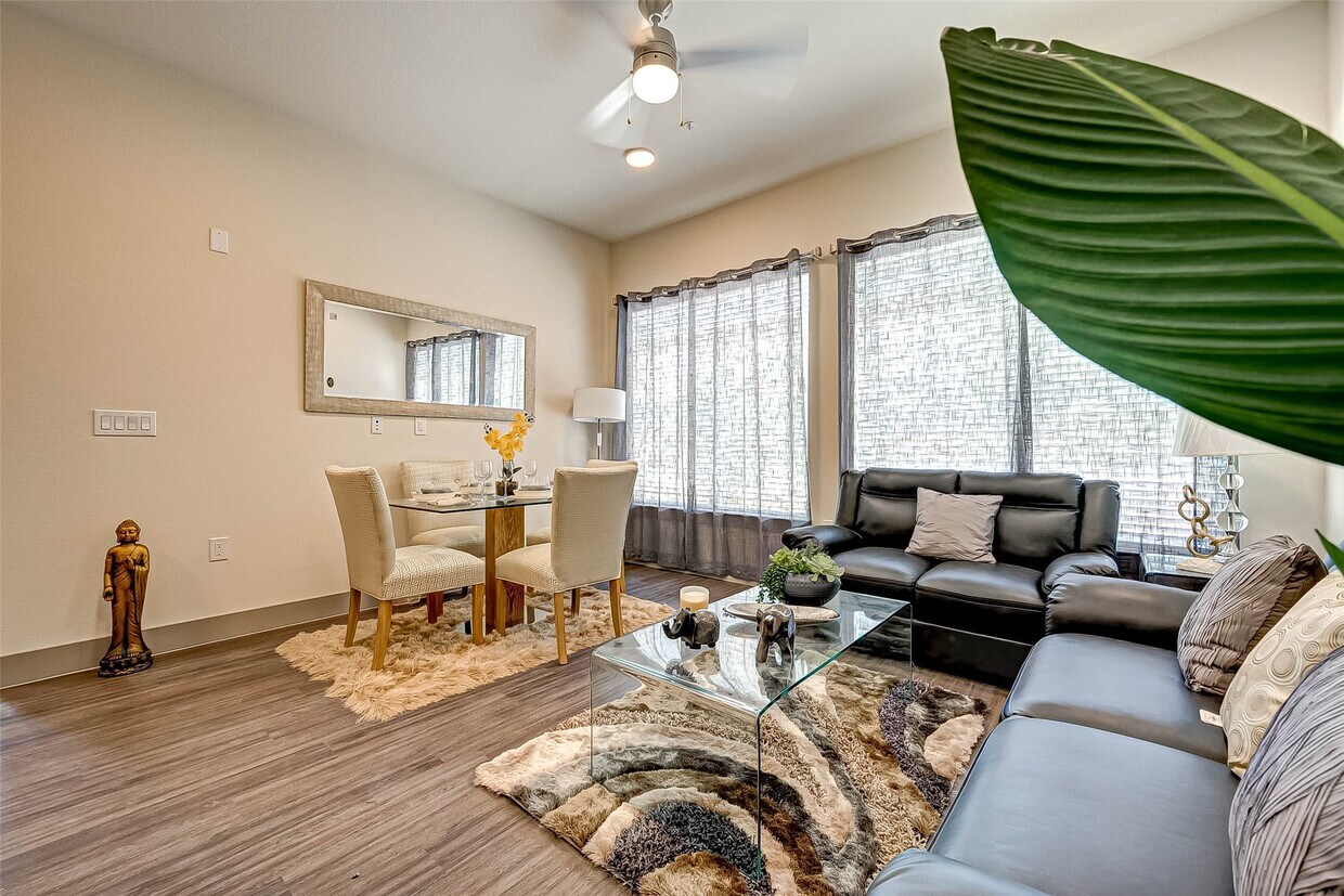 Foto principal - 6955 Turtlewood Dr