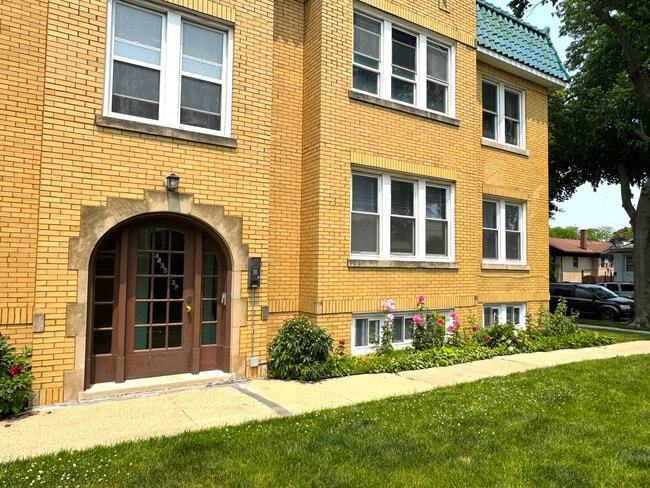 Foto del edificio - 4432 N Laporte Ave