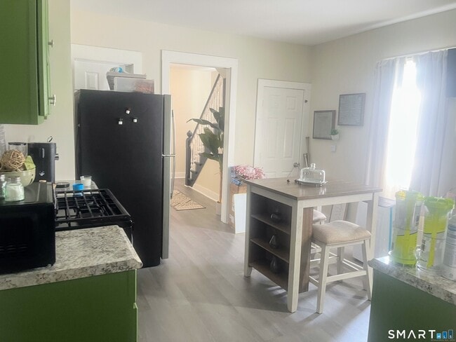 Building Photo - 233 Valley St