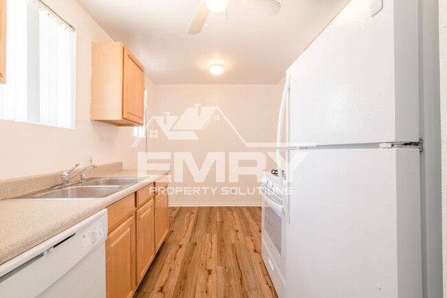 Building Photo - 2 Bed 1 Bath Home Pickford St Los Angeles ...