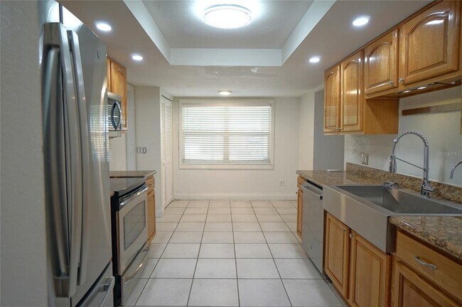 Building Photo - 5301 Carrollwood Meadows Dr