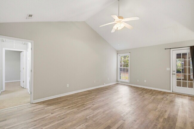 Building Photo - 1860 Piper Dr