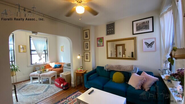 Building Photo - 207 Endicott St