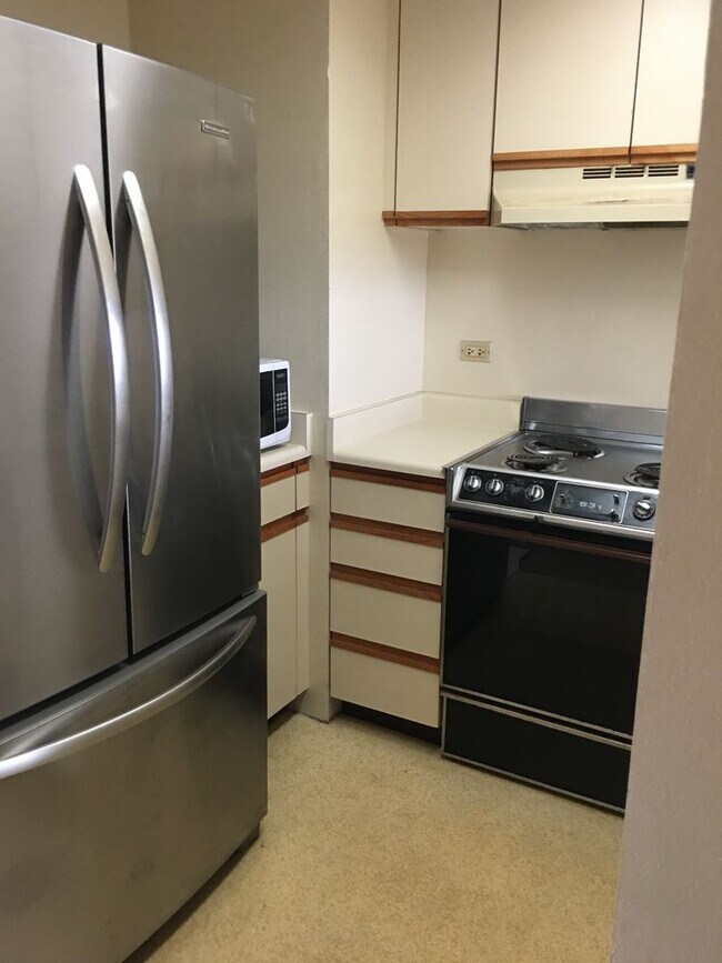 Building Photo - 5333 Likini St