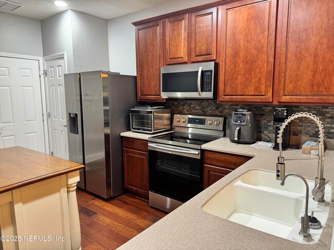 Building Photo - 4193 Highwood Dr