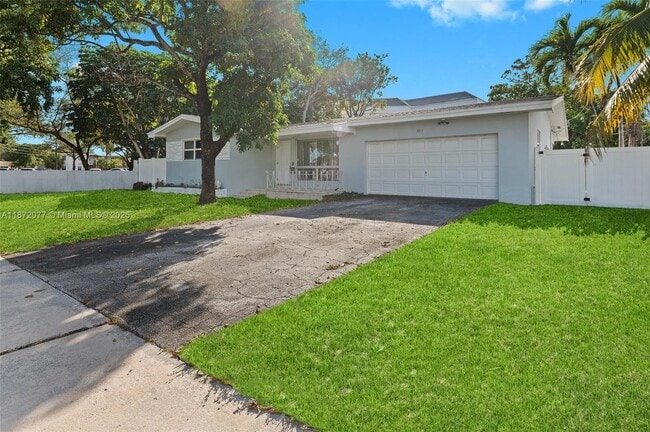 Building Photo - 3812 N Circle Dr