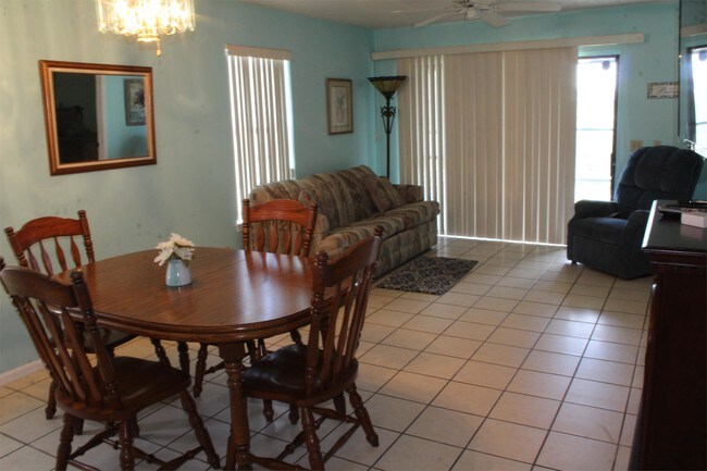 Foto del edificio - 7813 N Lagoon Dr