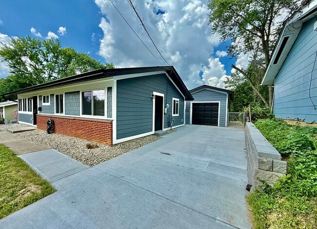 Building Photo - 9677 Cedarhurst Dr