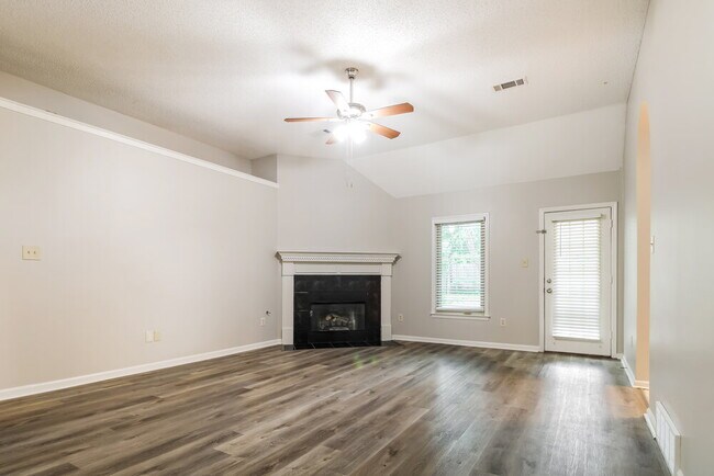 Foto del edificio - 1728 Edgeburg Ln