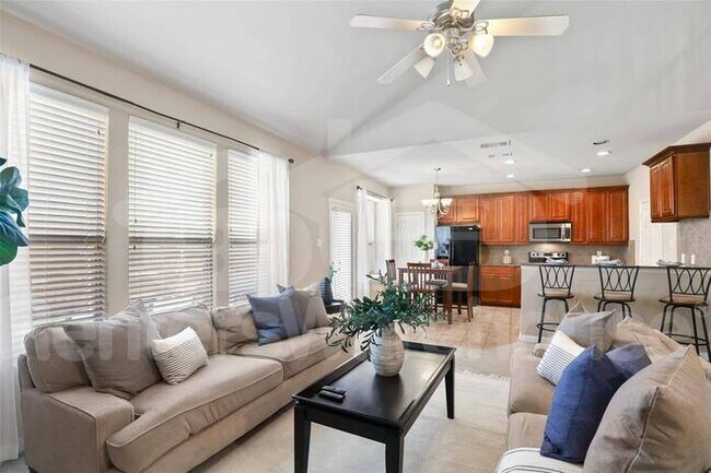 Building Photo - Stunning 3-Bed, 2.5-Bath Townhome in Irvin...