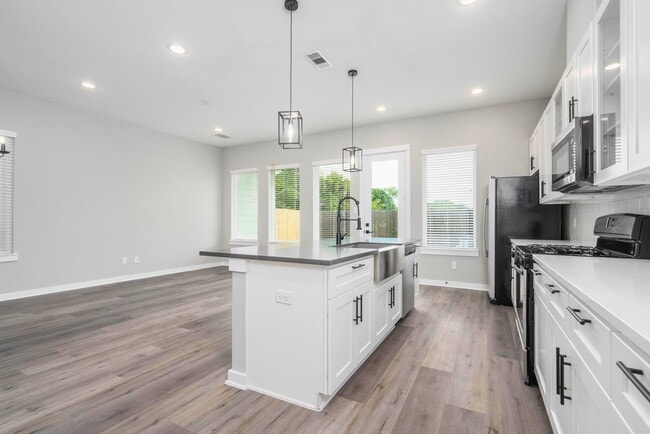 Foto del edificio - 8440 Berry Brush Ln