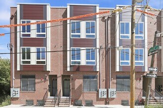 Building Photo - 2007-13-2013 N Croskey St