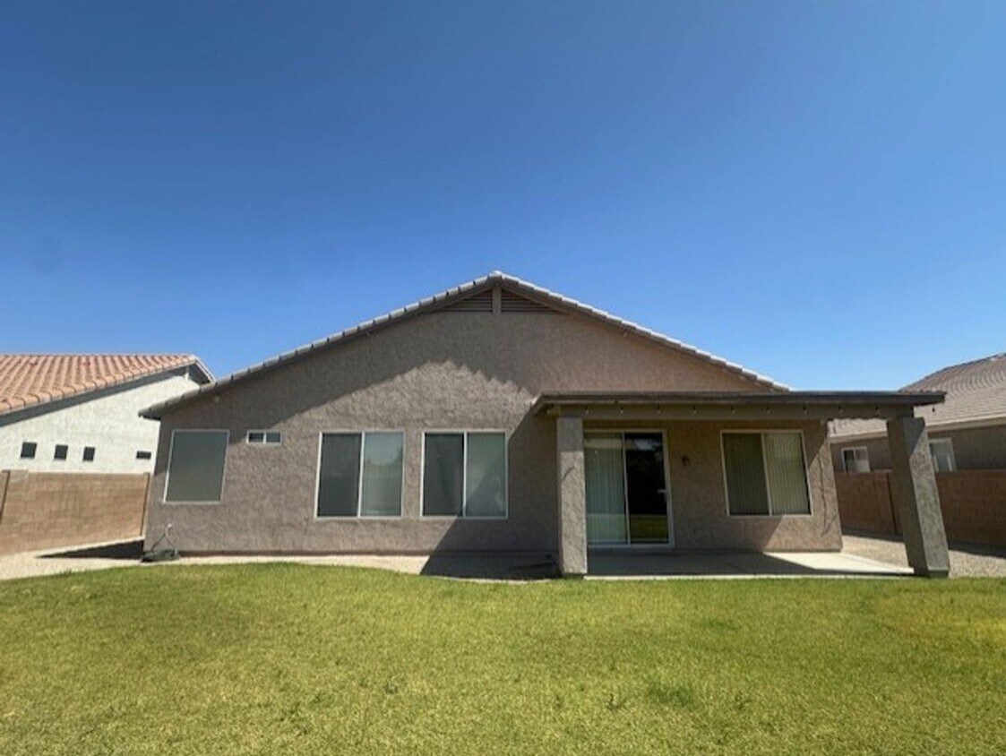 Foto del edificio - SINGLE LEVEL 4 BEDROOM HOME IN THE HEART O...