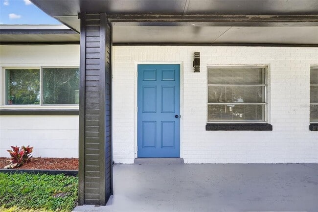 Building Photo - 3034 Touraine Ave